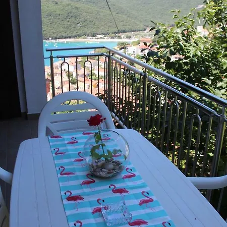 Leonora Apartment *