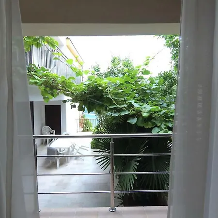 Leonora Apartment