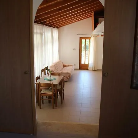 Leonora Apartment *